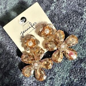 NWT oversized gold dangly flower earrings with pearls